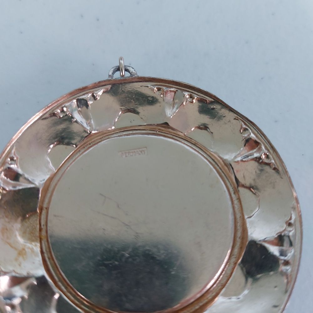 Vintage Signed Germany Large Round Pendant Scalloped Fan Shell Black Cabochon - Picture 4 of 5